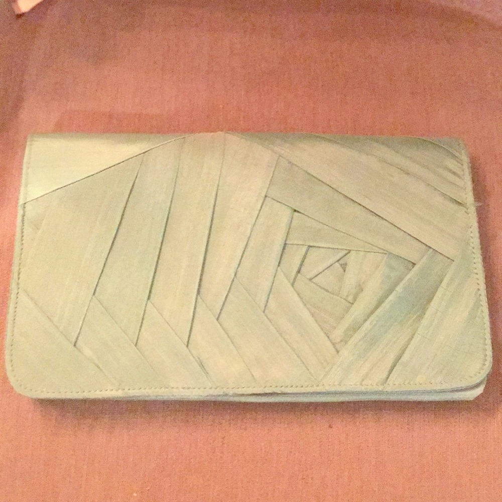 Mint clutch